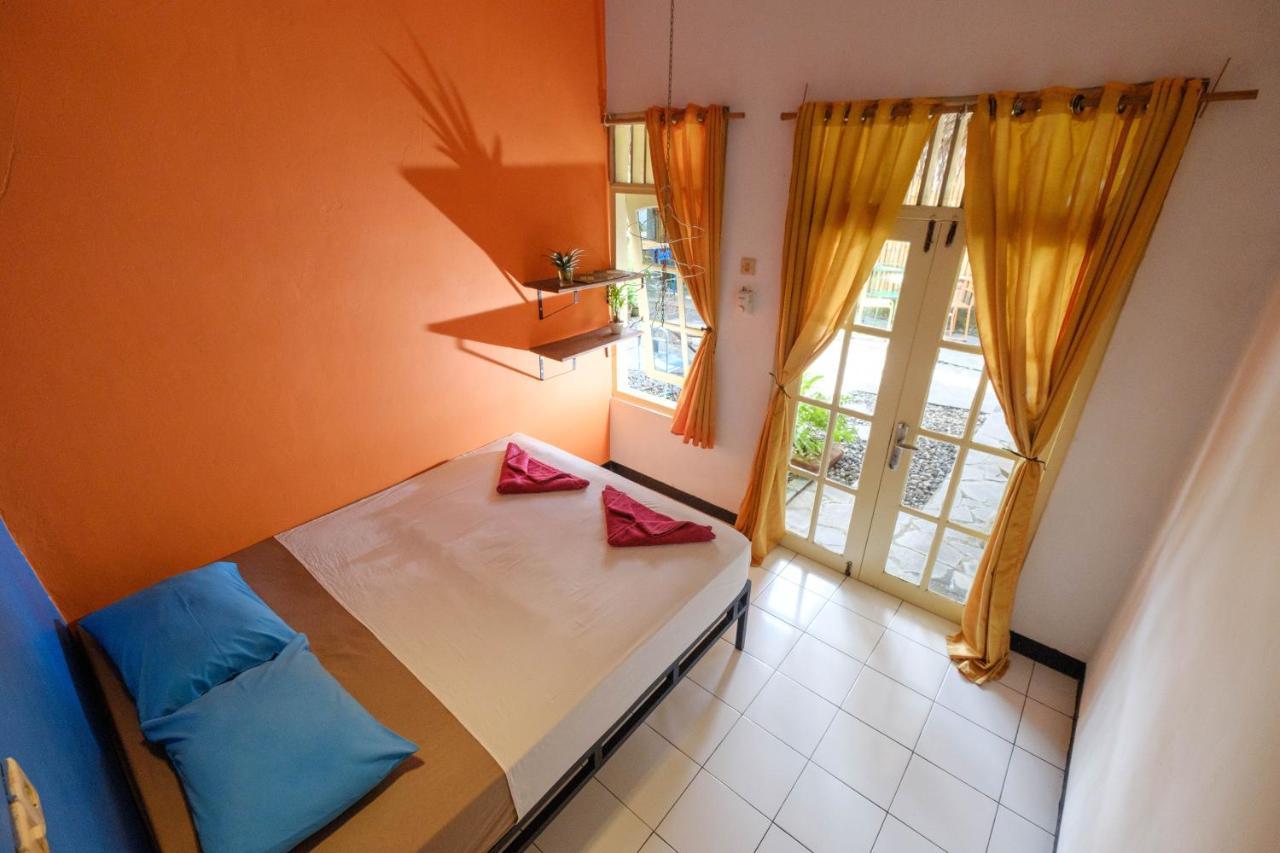 Viavia Guesthouse Yogyakarta Esterno foto