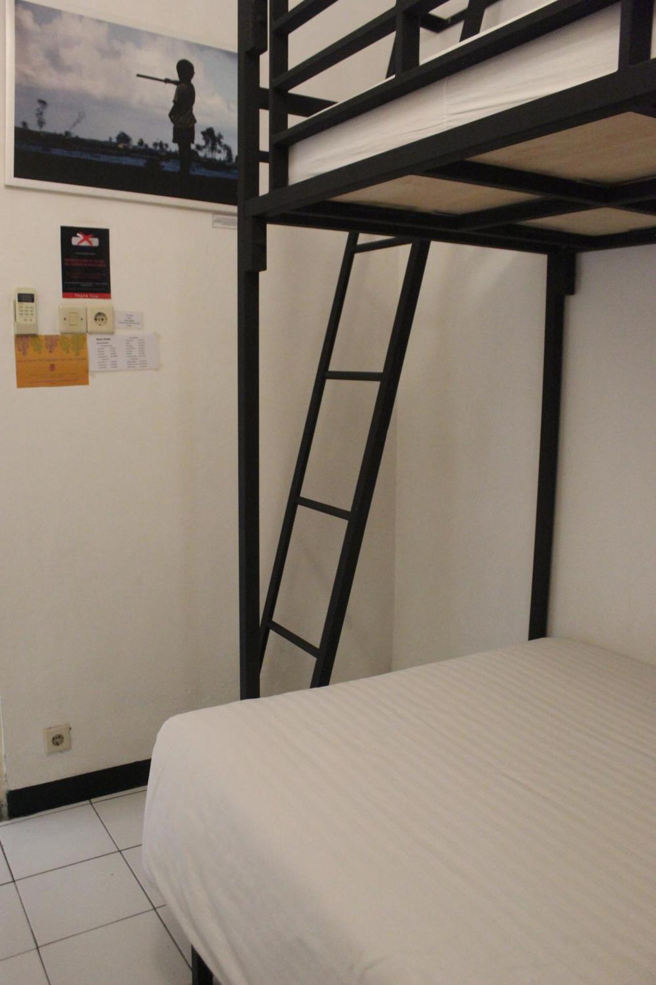 Viavia Guesthouse Yogyakarta Esterno foto