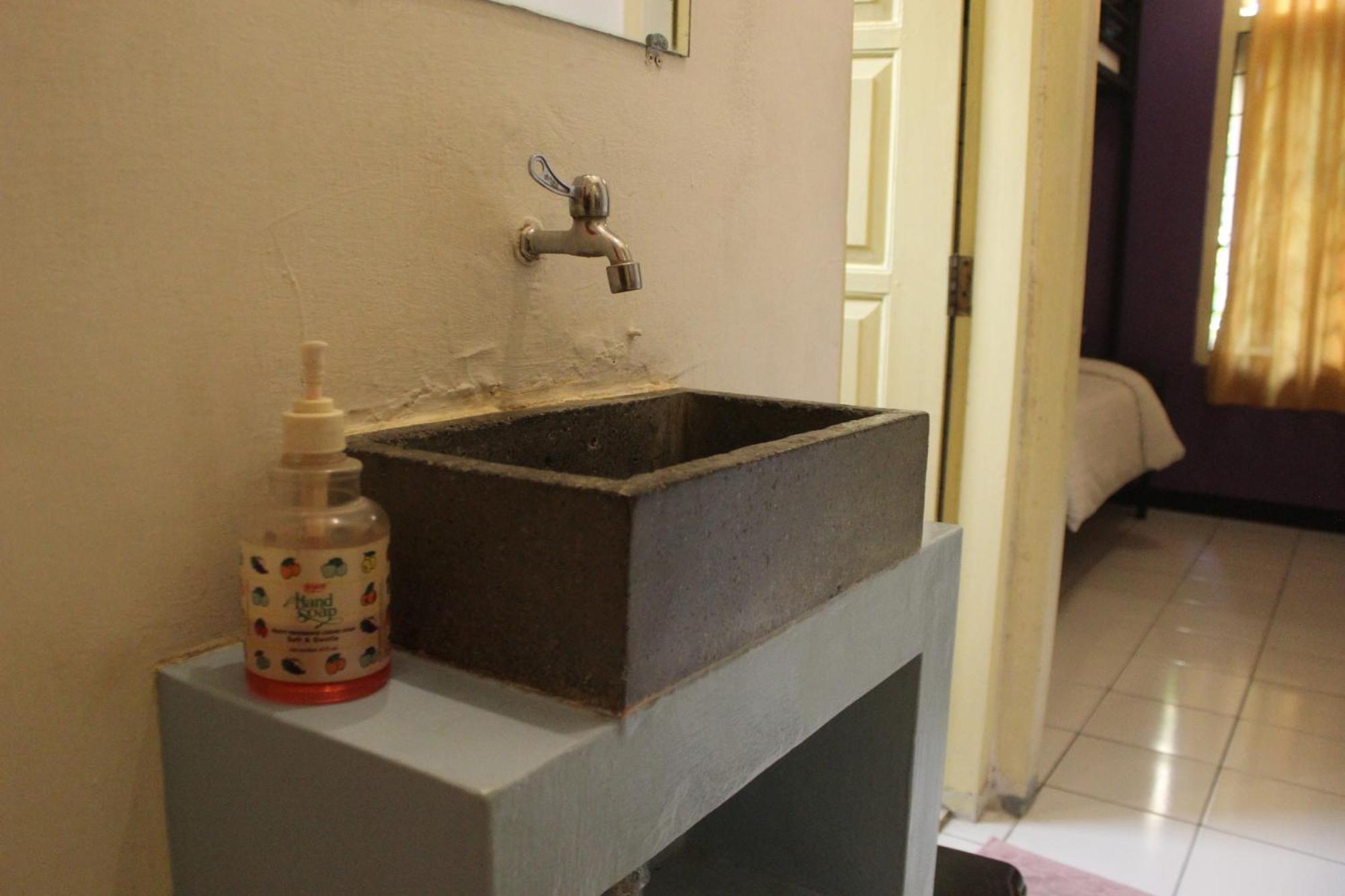Viavia Guesthouse Yogyakarta Esterno foto