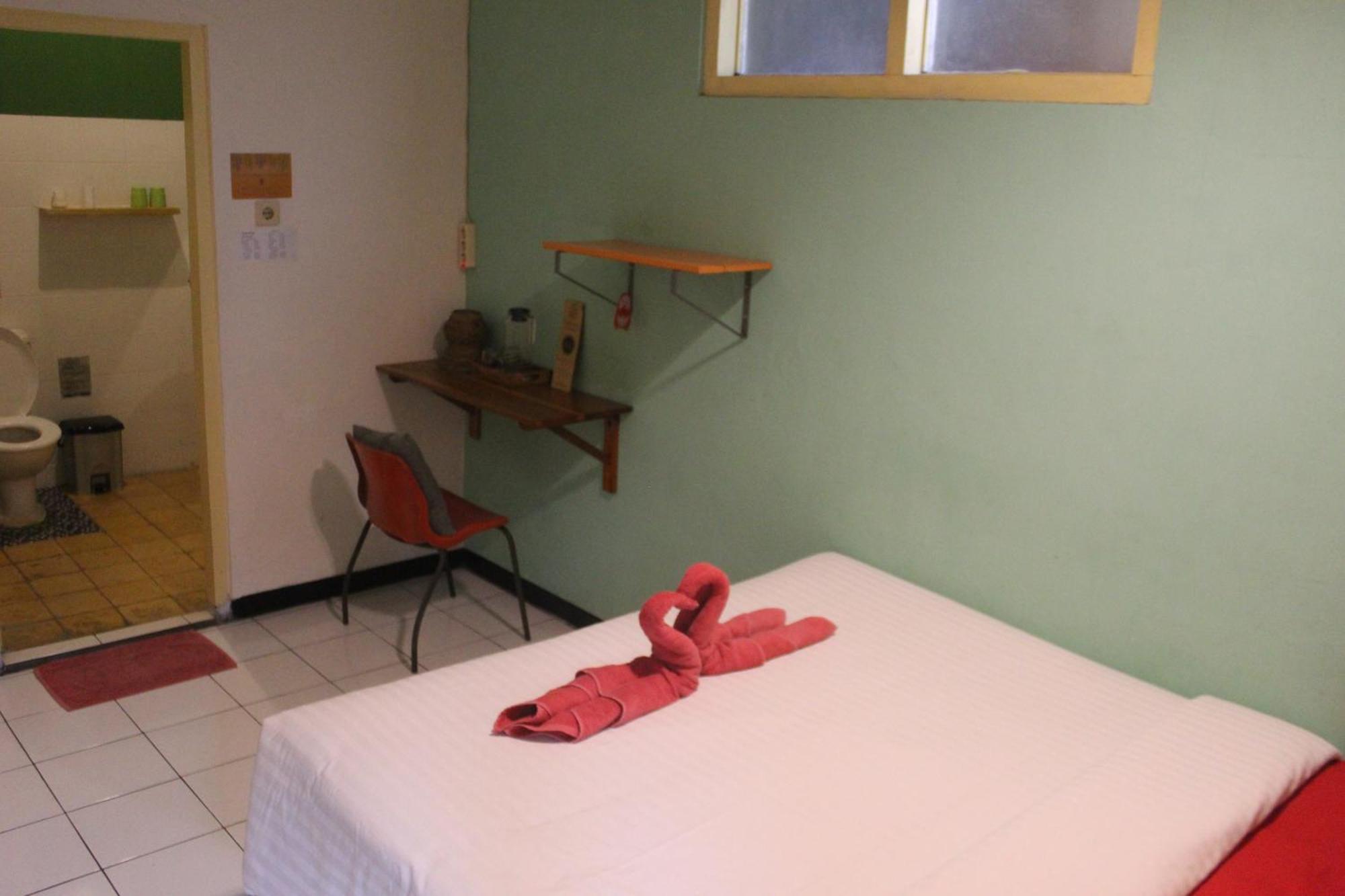Viavia Guesthouse Yogyakarta Esterno foto