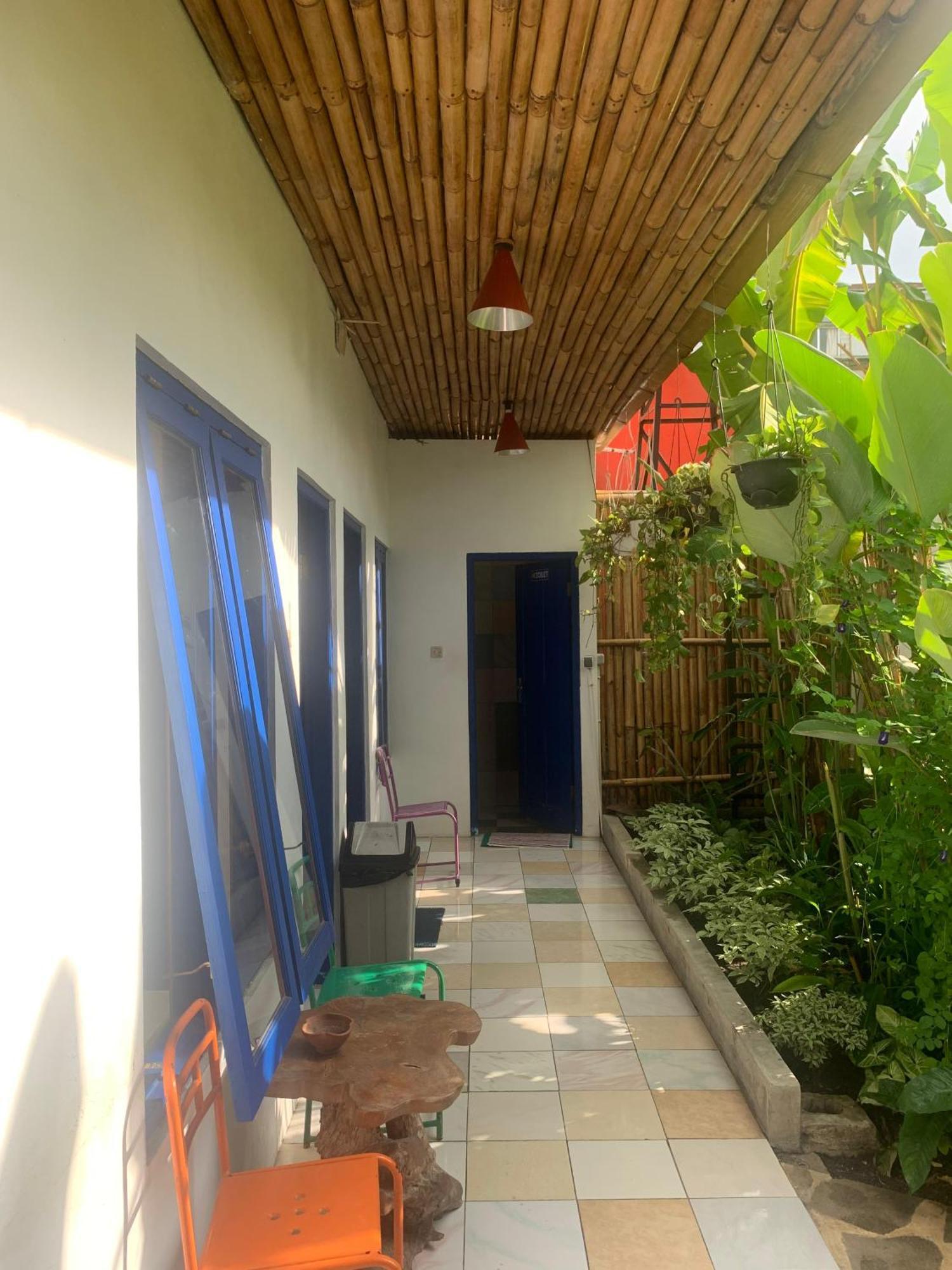 Viavia Guesthouse Yogyakarta Esterno foto
