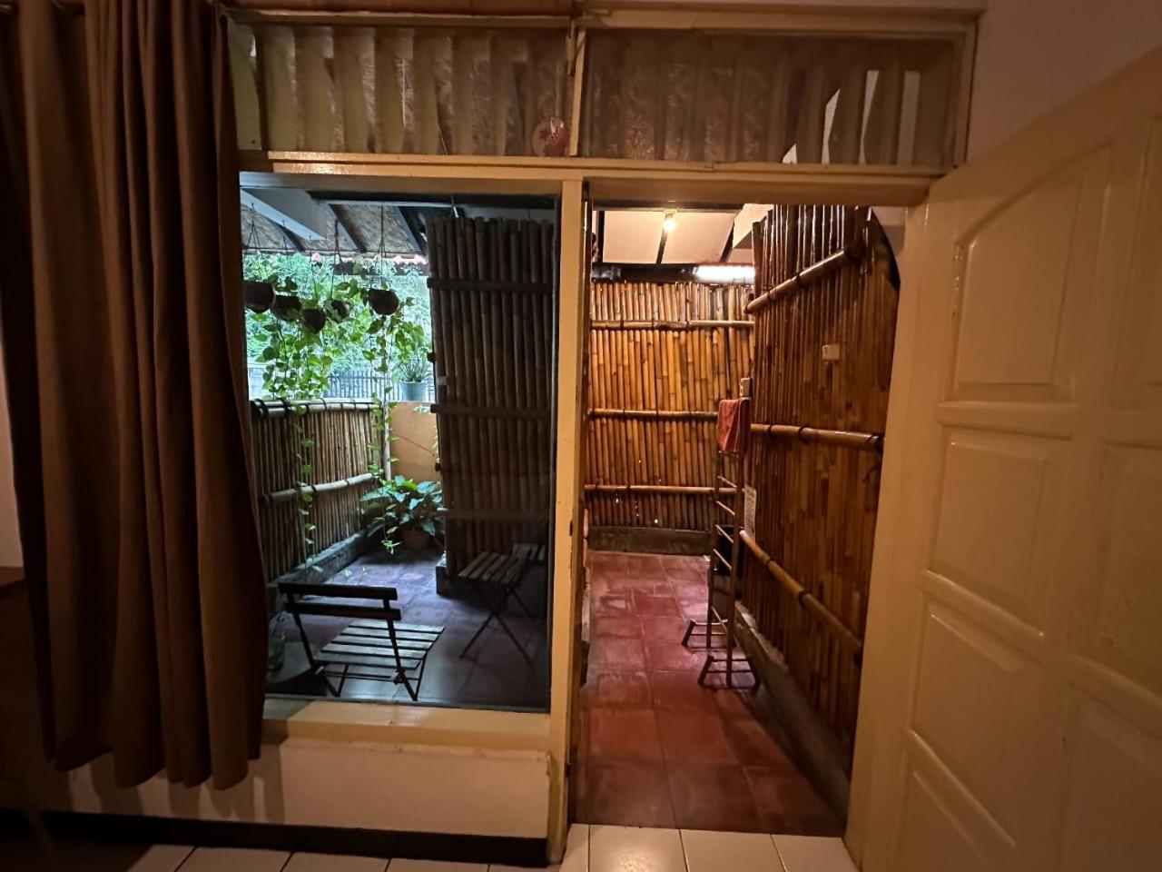 Viavia Guesthouse Yogyakarta Esterno foto