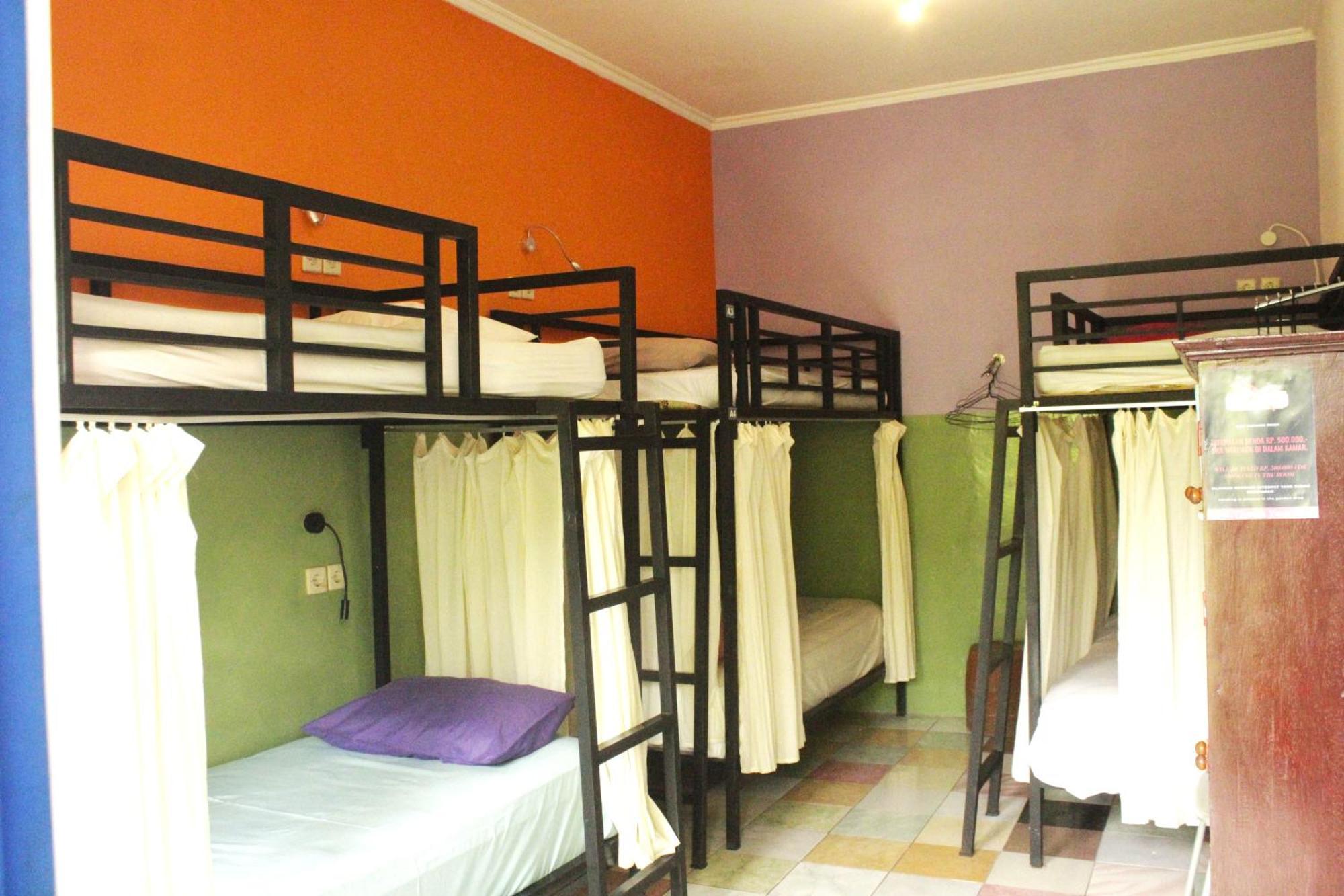 Viavia Guesthouse Yogyakarta Esterno foto