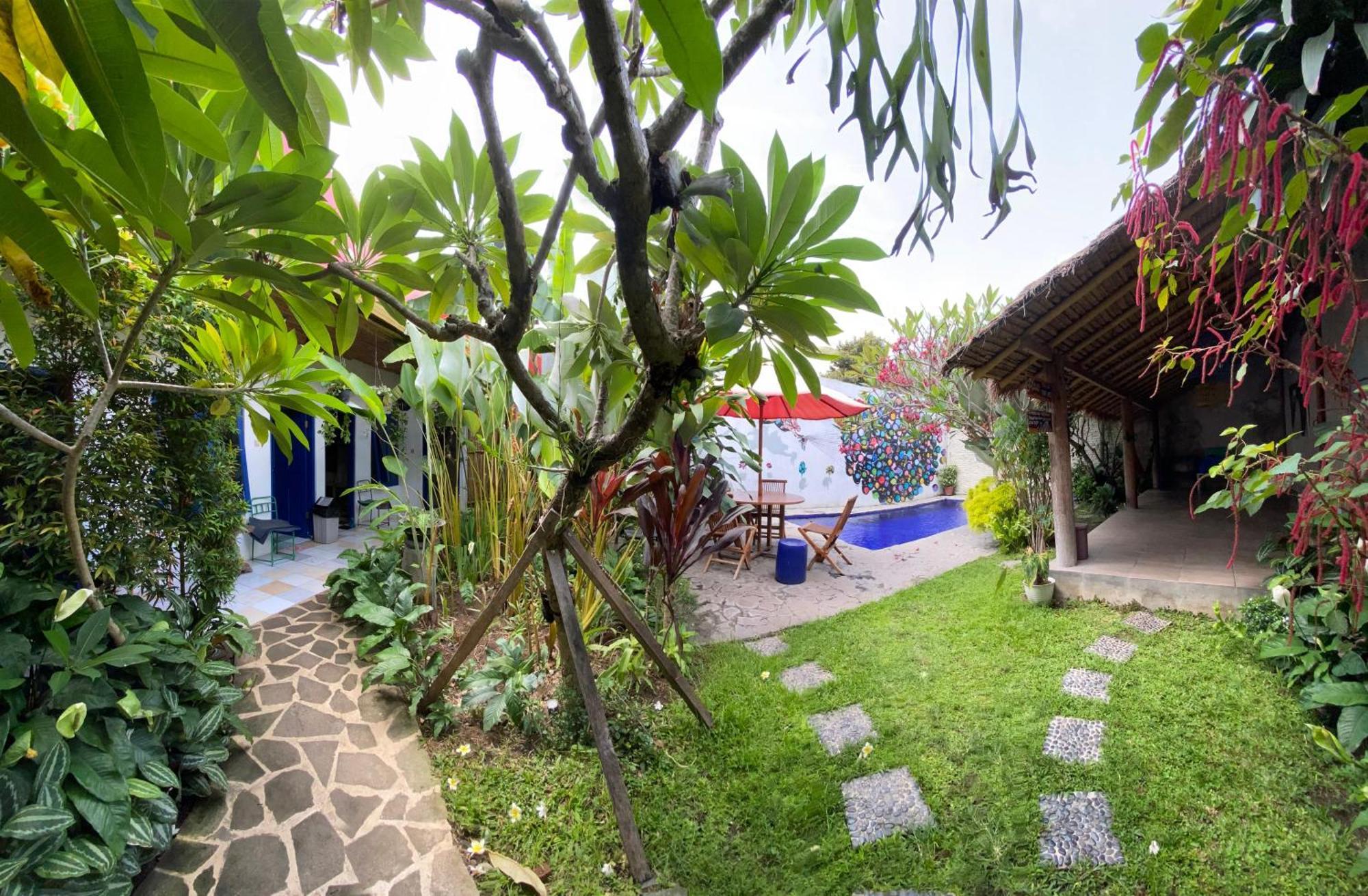 Viavia Guesthouse Yogyakarta Esterno foto
