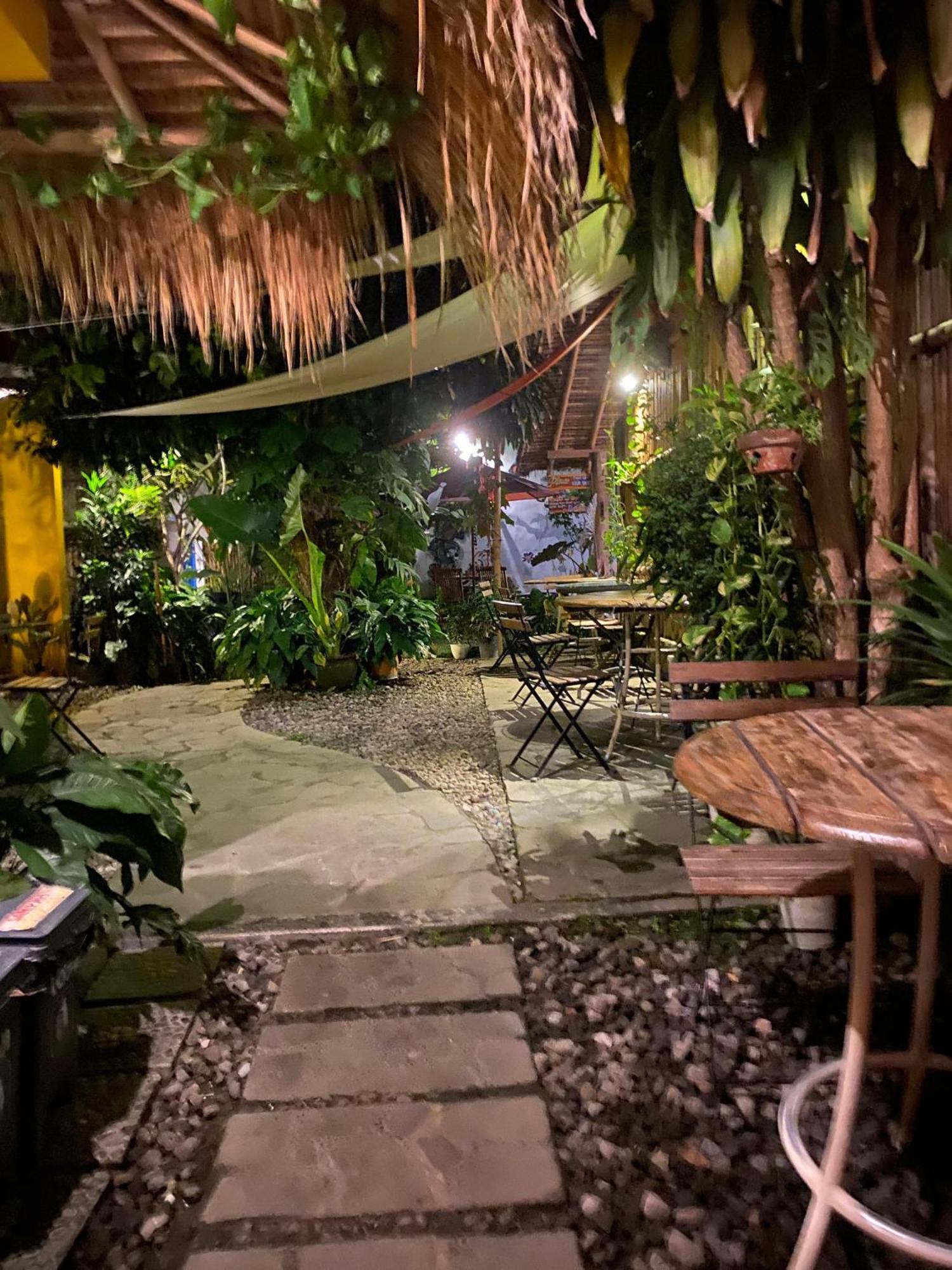 Viavia Guesthouse Yogyakarta Esterno foto